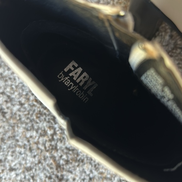 Faryl by farylrobin Size 8 Off-Whute Bootie - Picture 4 of 4